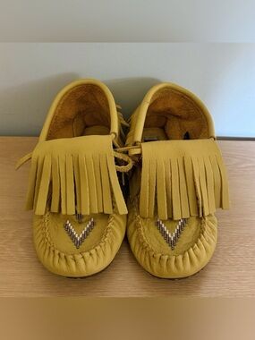 Manitobah Mukluks Paddle Grain Moccasins - Size 9